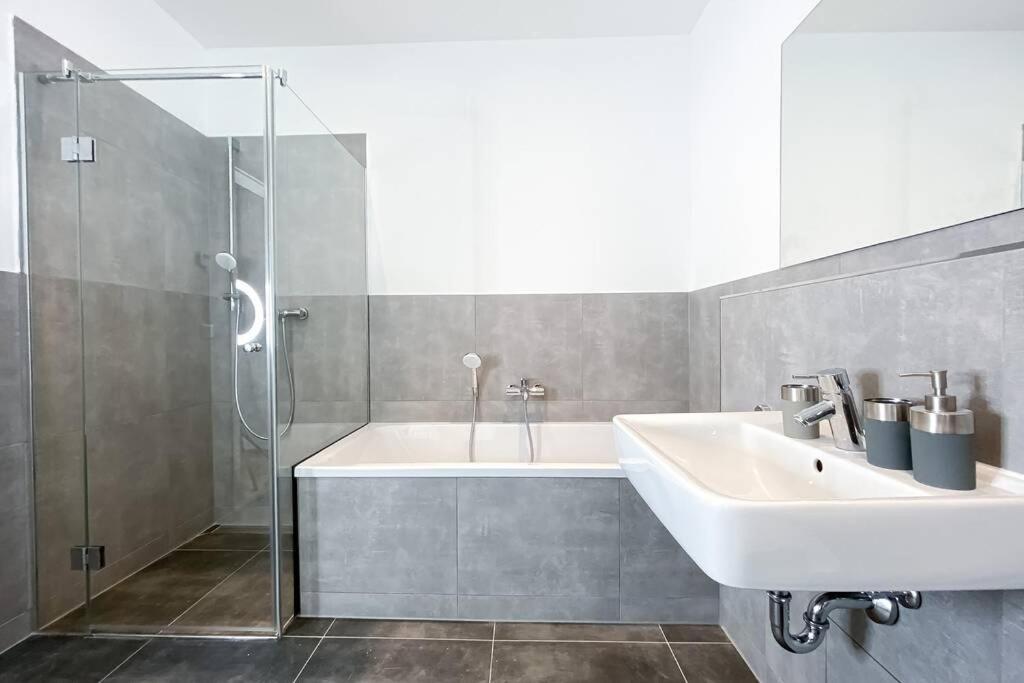 Modernes Luxus-Apartment Im Leipziger Zentrum Bagian luar foto